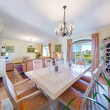 Sleeps 4 Pool Air Con Wifi